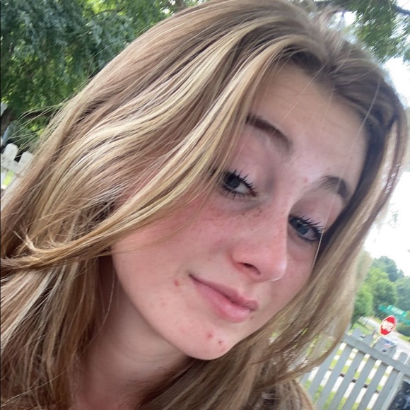 Meet your Posher, Hailey - Picture 1 of 1